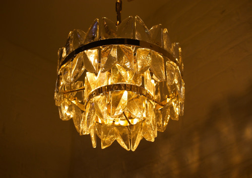 Lustre laiton doré et cristal “Corina”, Kalmar.
