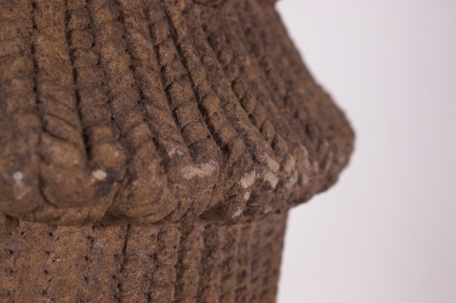 Grande testa di divinità Khmer Pre-Angkor in gres (80 cm)