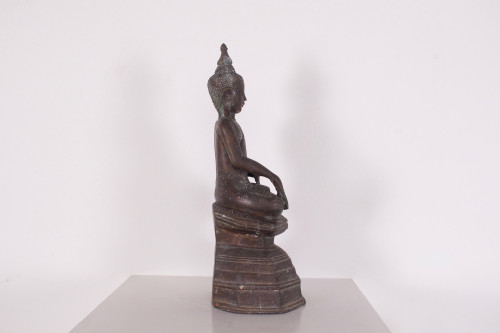 Buddha birmano in bronzo, regni Shan.
