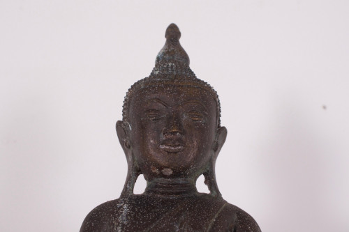 Buddha birmano in bronzo, regni Shan.