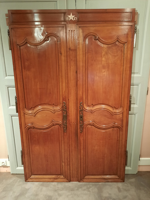 Paire de portes Louis XV en merisier d’époque début du XIXème siècle.