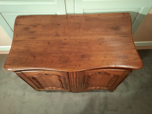Credenza curva Luigi XV in legno di ciliegio, XVIII secolo.