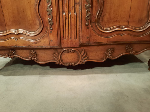 Credenza curva Luigi XV in legno di ciliegio, XVIII secolo.