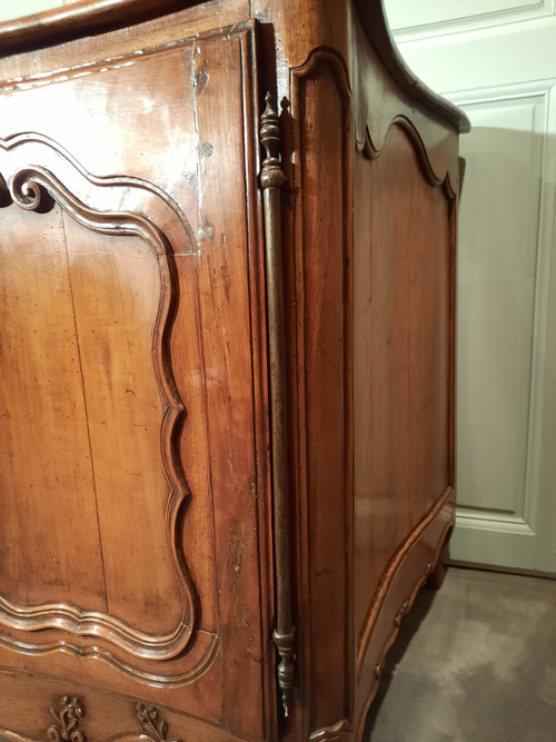Credenza curva Luigi XV in legno di ciliegio, XVIII secolo.
