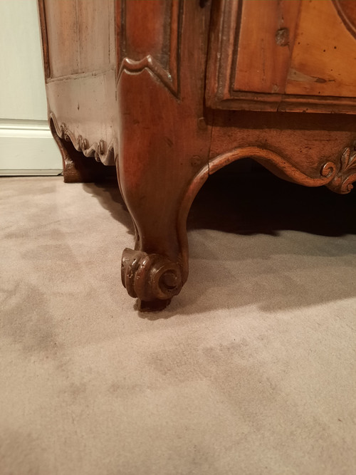Credenza curva Luigi XV in legno di ciliegio, XVIII secolo.