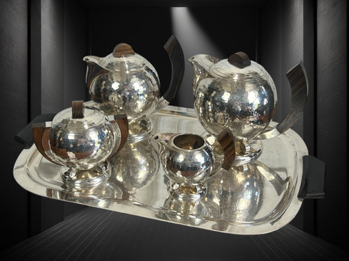 JEAN DEPRÉS ( 1889-1980 ) / HAMMERED SILVER-PLATED TEA AND COFFEE SET