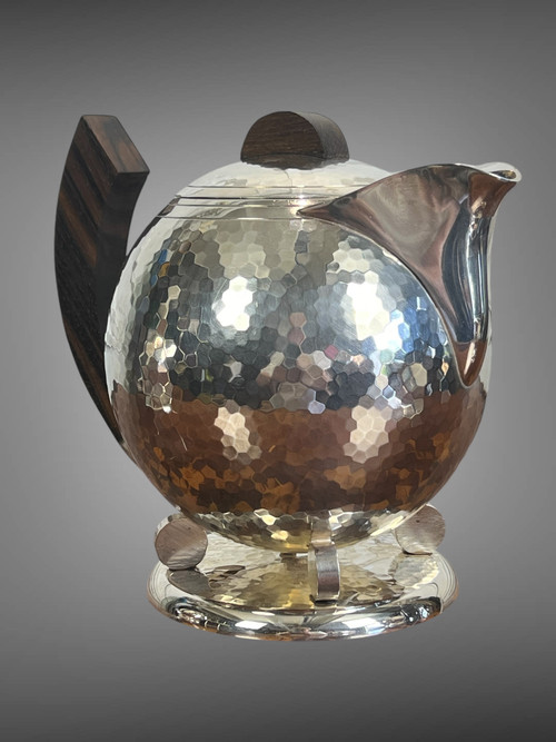 JEAN DEPRÉS ( 1889-1980 ) / HAMMERED SILVER-PLATED TEA AND COFFEE SET