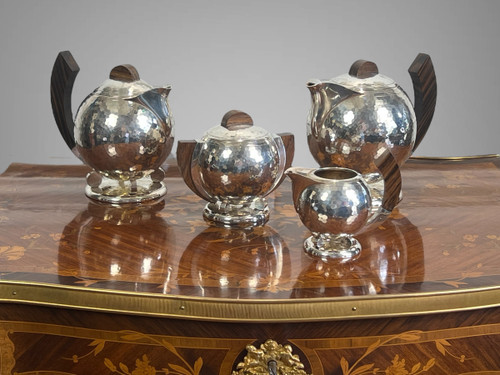 JEAN DEPRÉS ( 1889-1980 ) / HAMMERED SILVER-PLATED TEA AND COFFEE SET