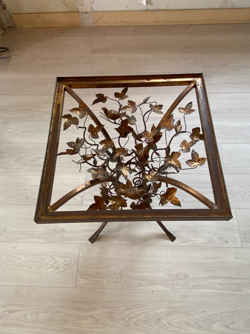 1970′ Guéridon En Fer Patiné Decor Végétal Aux Oiseaux 525 X 525 cm Hauteur : 60 cm