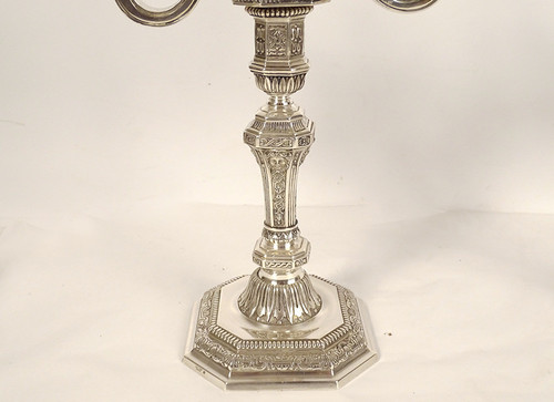 Coppia di candelabri a 2 luci Luigi XIV Christofle Dupérier Metallo argentato XX secolo
