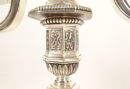 Coppia di candelabri a 2 luci Luigi XIV Christofle Dupérier Metallo argentato XX secolo