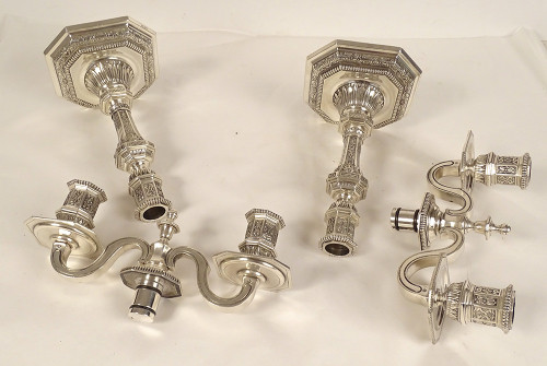 Coppia di candelabri a 2 luci Luigi XIV Christofle Dupérier Metallo argentato XX secolo
