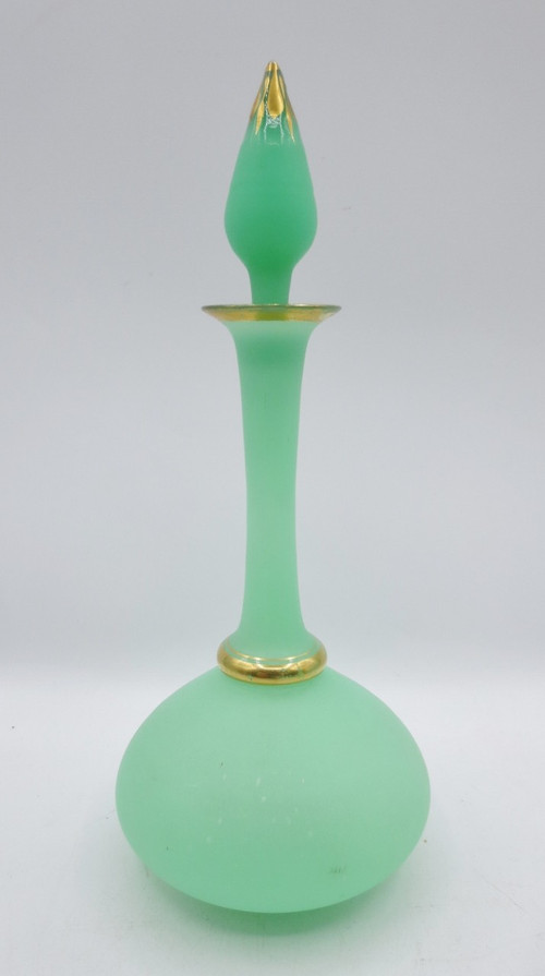 Flacon en opaline, XIXe siècle.  