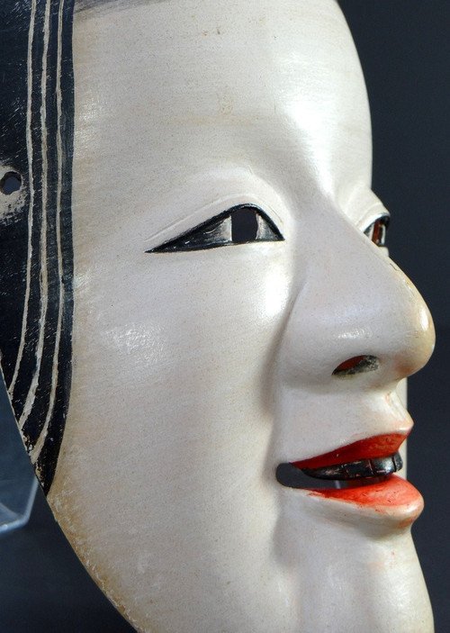 Japon, Début Du XXème Siècle, Masque De Théâtre Du Noh Personnage Ko-omote En Bois Polychrome. 