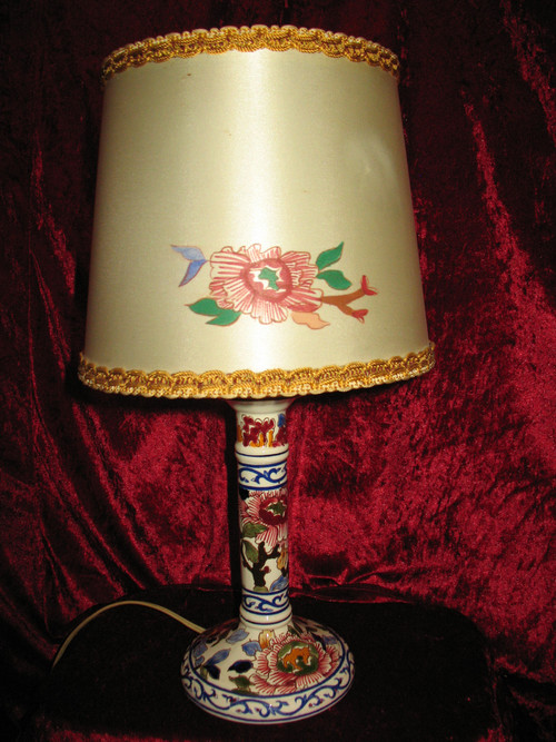 Gien earthenware candlestick lamp decorated with peonies with its original lampshade