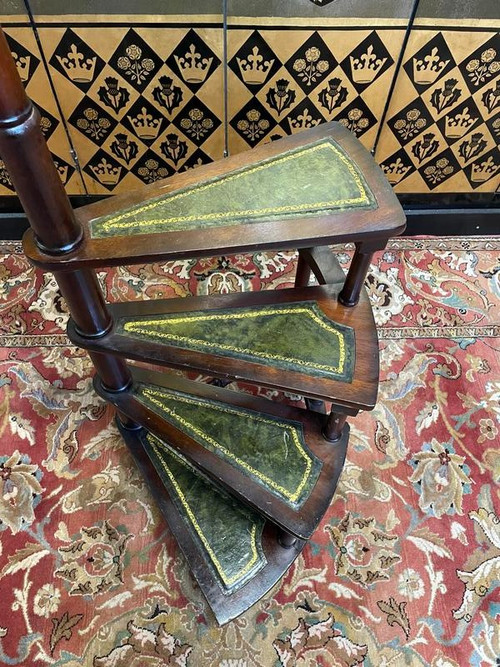 Stepladder - English Library Staircase