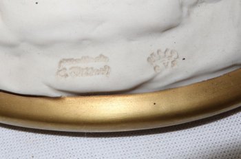  Groupe en Biscuit de Capodimonte, signé C. Villari – XXe 