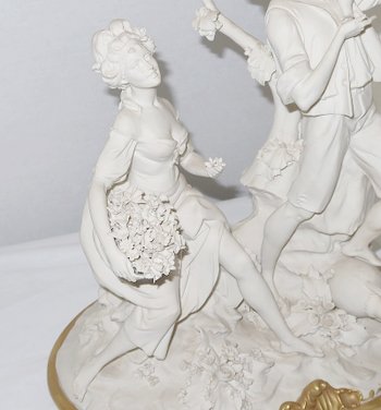 Groupe en Biscuit de Capodimonte, signé C. Villari – XXe 