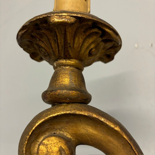 Paire d'appliques anciennes en bois sculpté et doré. Louis Philippe, milieu du 19ème siècle. Dimensions 50 x 36