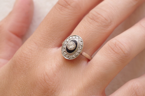 Art Deco style diamond sapphire ring in 18 karat white gold, 1970, vintage ring, synthetic sapphire