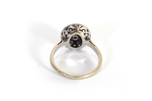 Art Deco style diamond sapphire ring in 18 karat white gold, 1970, vintage ring, synthetic sapphire