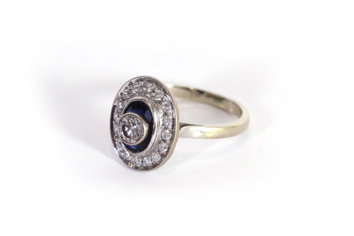 Art Deco style diamond sapphire ring in 18 karat white gold, 1970, vintage ring, synthetic sapphire