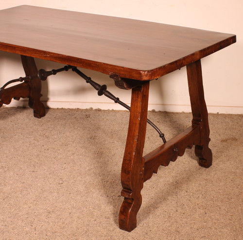 Table Espagnole En Noyer Du 17° Siècle
