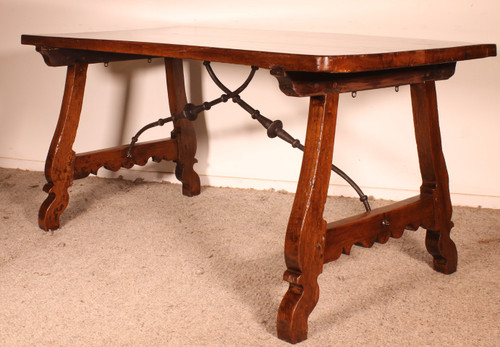Table Espagnole En Noyer Du 17° Siècle