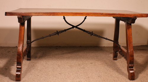 Table Espagnole En Noyer Du 17° Siècle