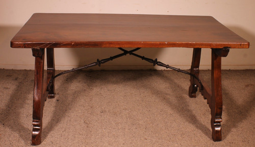 Table Espagnole En Noyer Du 17° Siècle