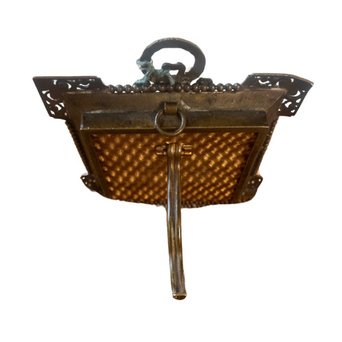 Cadre en bronze et laiton avec médaillon en porcelaine