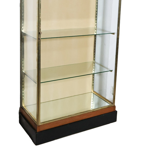 Vetrina in ottone, inizio XX secolo