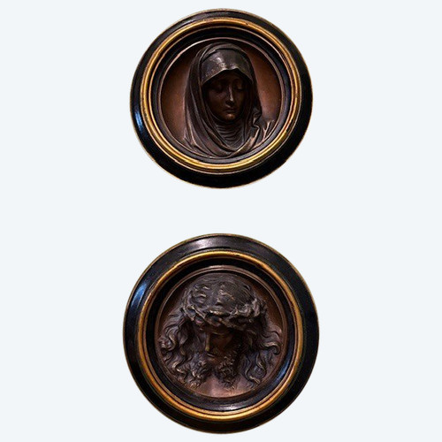 Antica coppia di bronzi epoca XIX sec Vergine e Gesù . Mis diametro cm 20 . Prof cm 7 