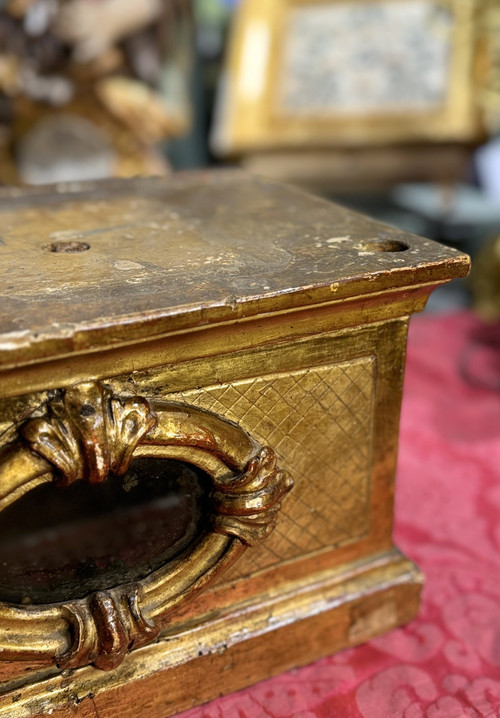 Reliquary Base In Carved And Gilded Wood - 17th century