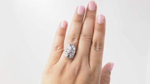 Anello Art Déco in oro bianco e diamanti