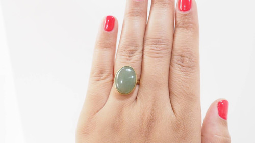 Anello vintage in oro giallo e cabochon di Giada