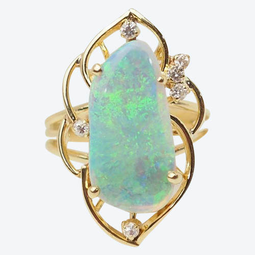 Openwork ring in yellow gold and Australian opal