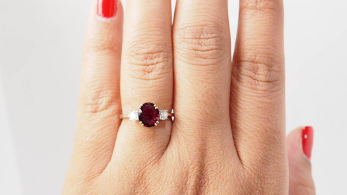 Bague en or bicolore, rubis naturel certifé et diamants