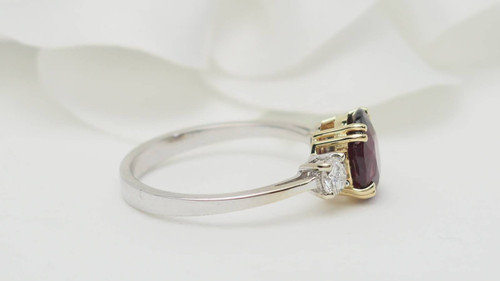 Bague en or bicolore, rubis naturel certifé et diamants
