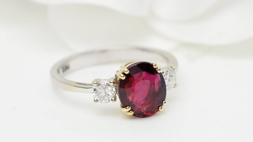 Bague en or bicolore, rubis naturel certifé et diamants