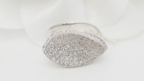 Anello Pavement in oro bianco e diamanti