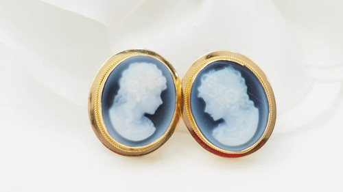 Boucles d'oreilles en or jaune et camée sur onyx 