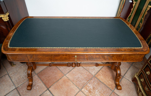 Bureau Ancienne En Noyer Angleterre 19ème Siècle.