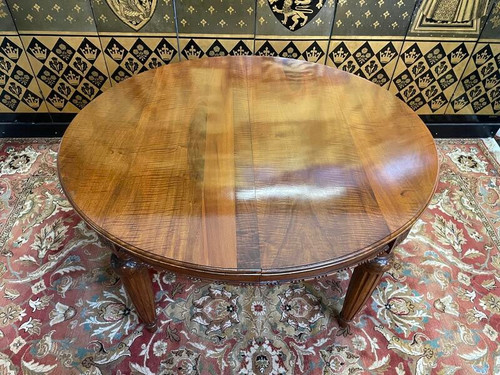 Table de salle à manger ovale de style Louis XVI