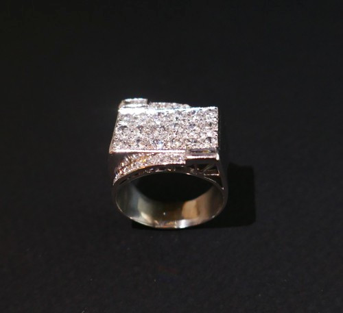 Anello Con Sigillo Incastonato Con 1,50 Carati Di Diamanti, Montatura In Platino.