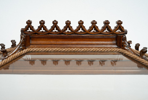 Neo-gothic display cabinet in solid walnut. Naples, early 19th century.