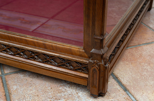 Neo-gothic display cabinet in solid walnut. Naples, early 19th century.