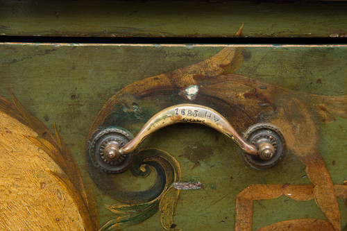 Antiker französischer Louis XIV Nachttisch mit dem Stempel „dubois 1683“.