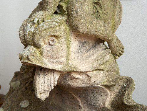 Ancienne fontaine en pierre de Vicence du 19ème siècle