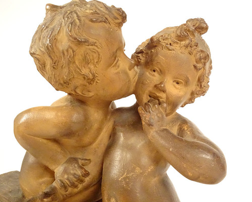 Scultura in Terracotta Emmanuel Villanis Bacio Infantile di Putti Fine XIX Secolo